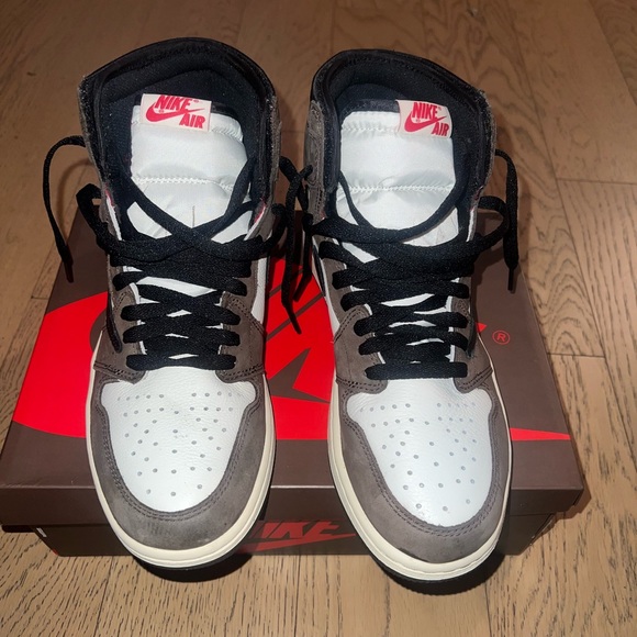TRAVIS SCOTT x AIR JORDAN 1 RETRO HIGH OG ‘Mocha’ SIZE 8 1/2 MEN - Picture 2 of 6